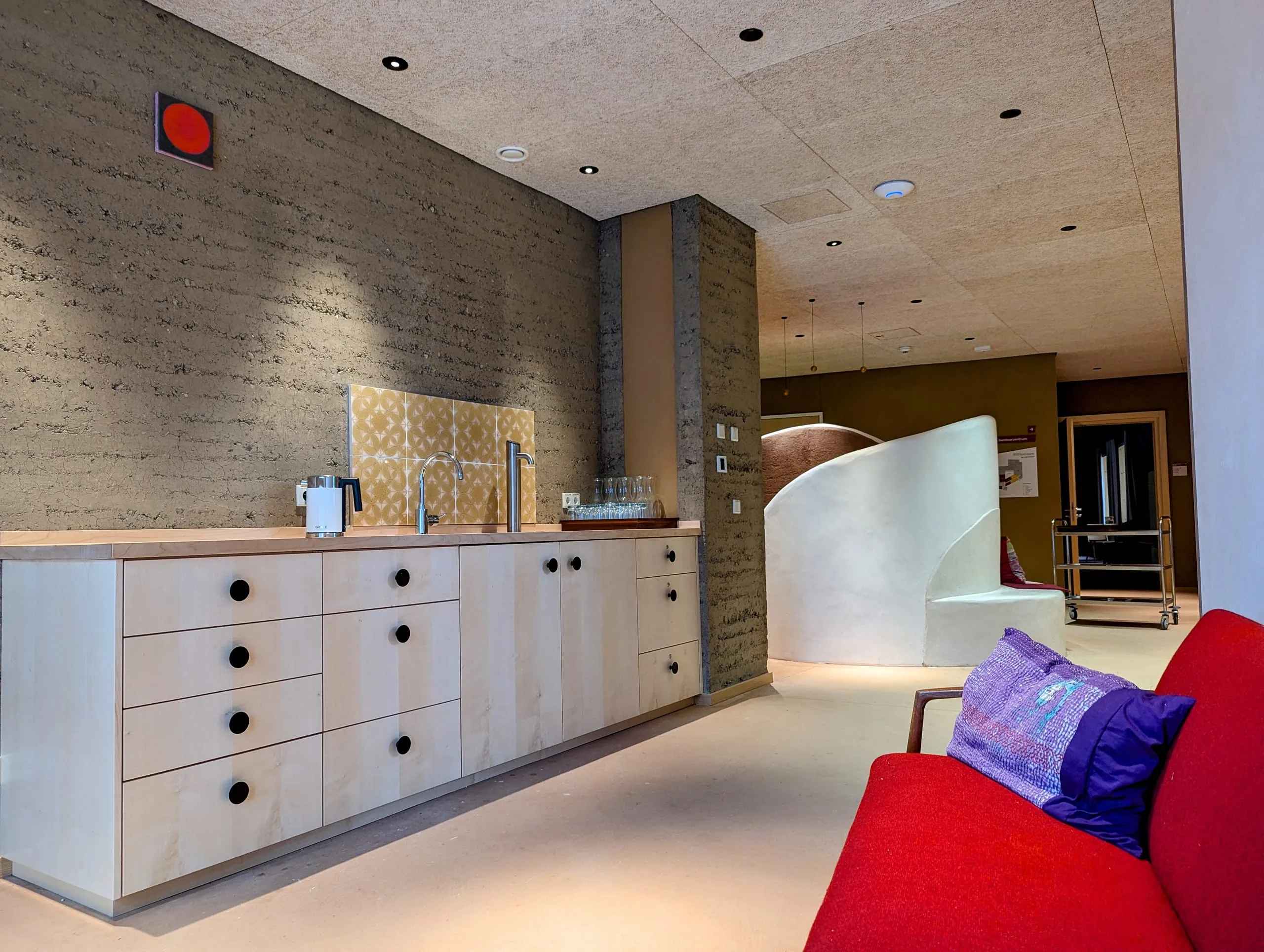 Wie moderner Lehmbau in der Praxis funktioniert