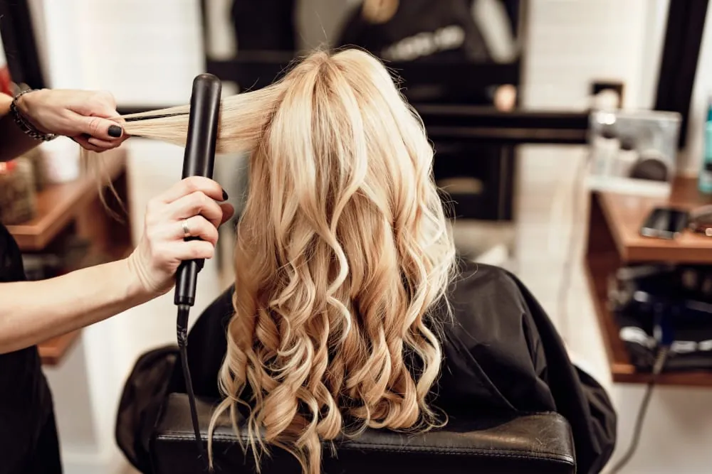 Schwarzarbeit bekämpfen: Diese Pflichten haben Friseure und Kosmetiker