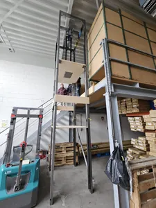 Das Stahlgerüst des Fahrstuhls