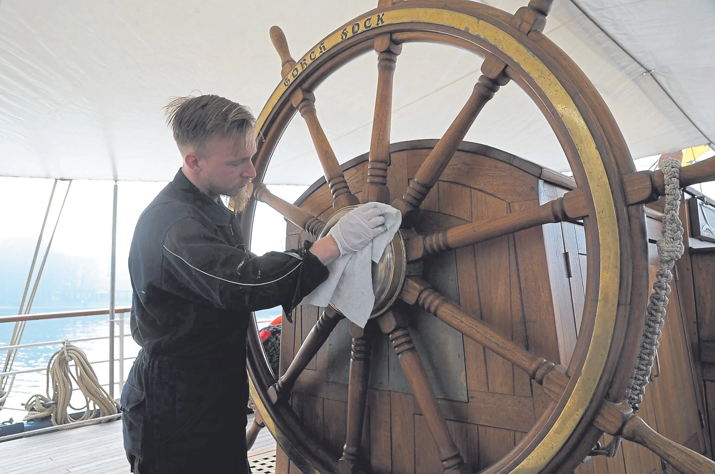 Zwischen Kreissäge und Atlantik: 3 Handwerker auf der Gorch Fock