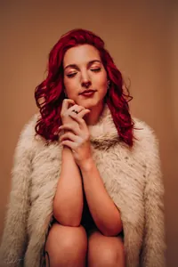 Zwillingsschwester als Model