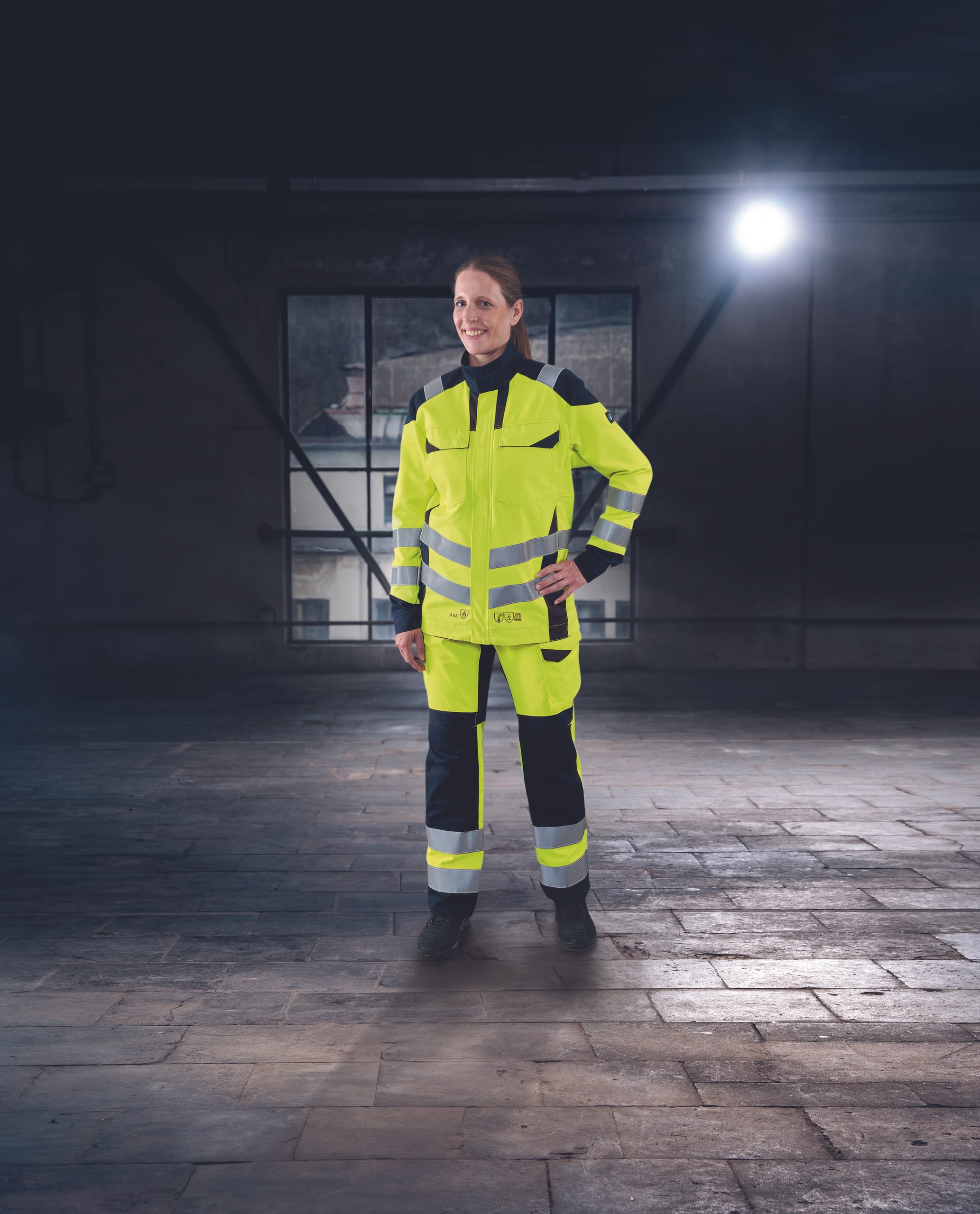 Berufskleidung für Frauen von HB Protective Wear