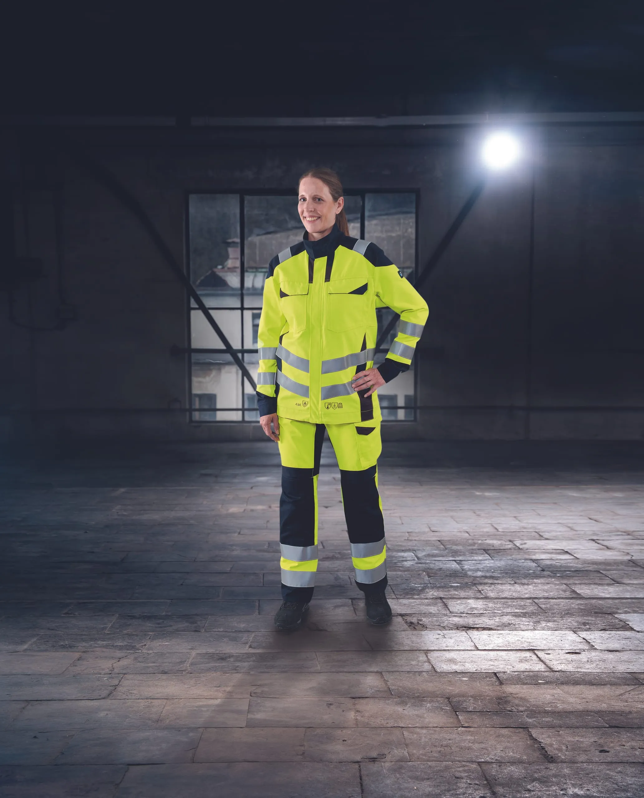 Berufskleidung für Frauen von HB Protective Wear
