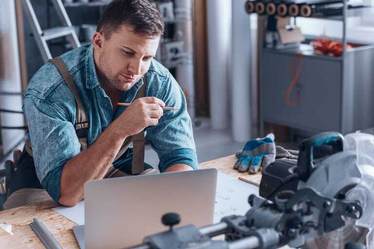 Selbstst&auml;ndiger Handwerker bei Buchung nach Reverse-Charge-Verfahren