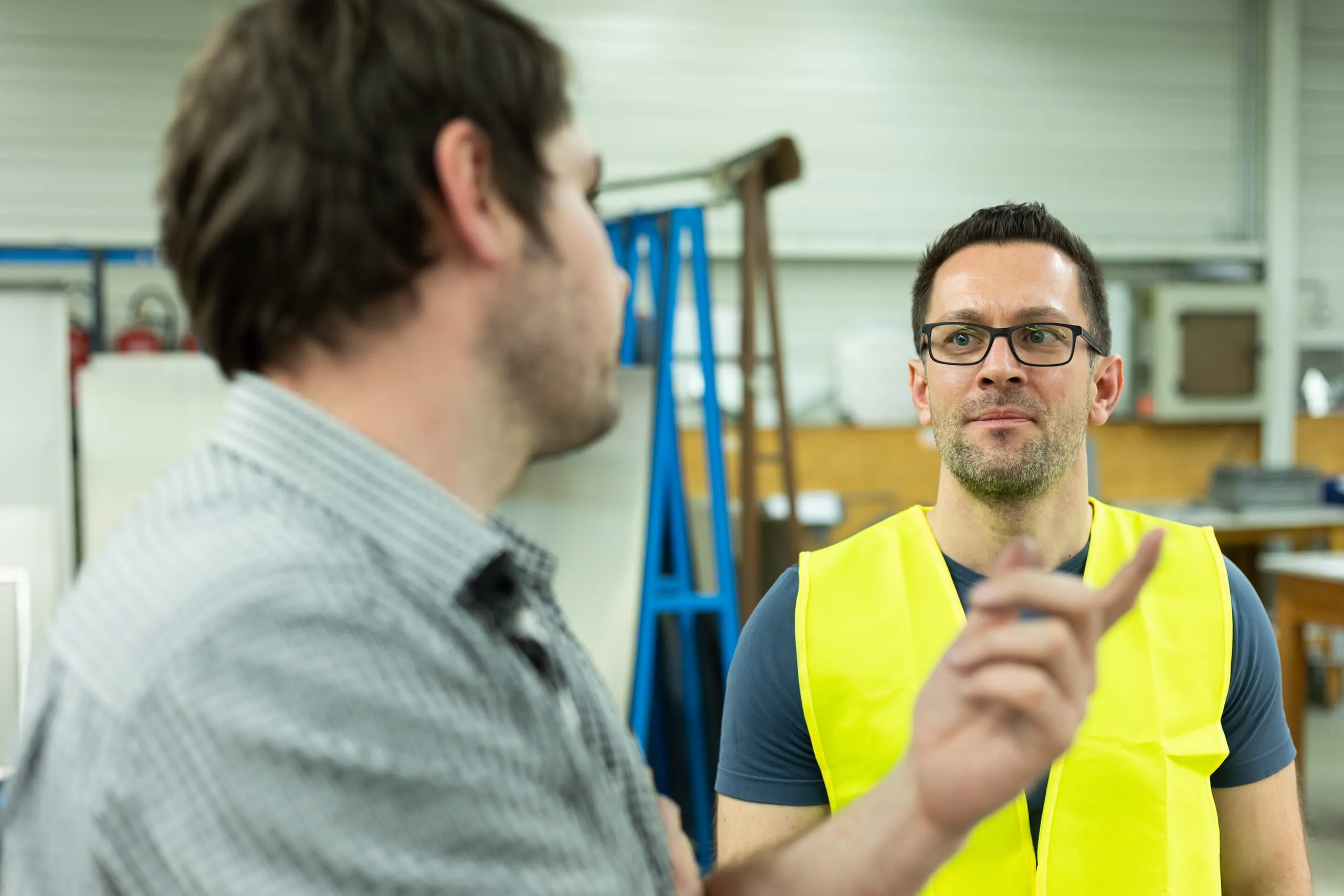 Wenn der Staat weiterreicht: Erklärungsnot in den Betrieben