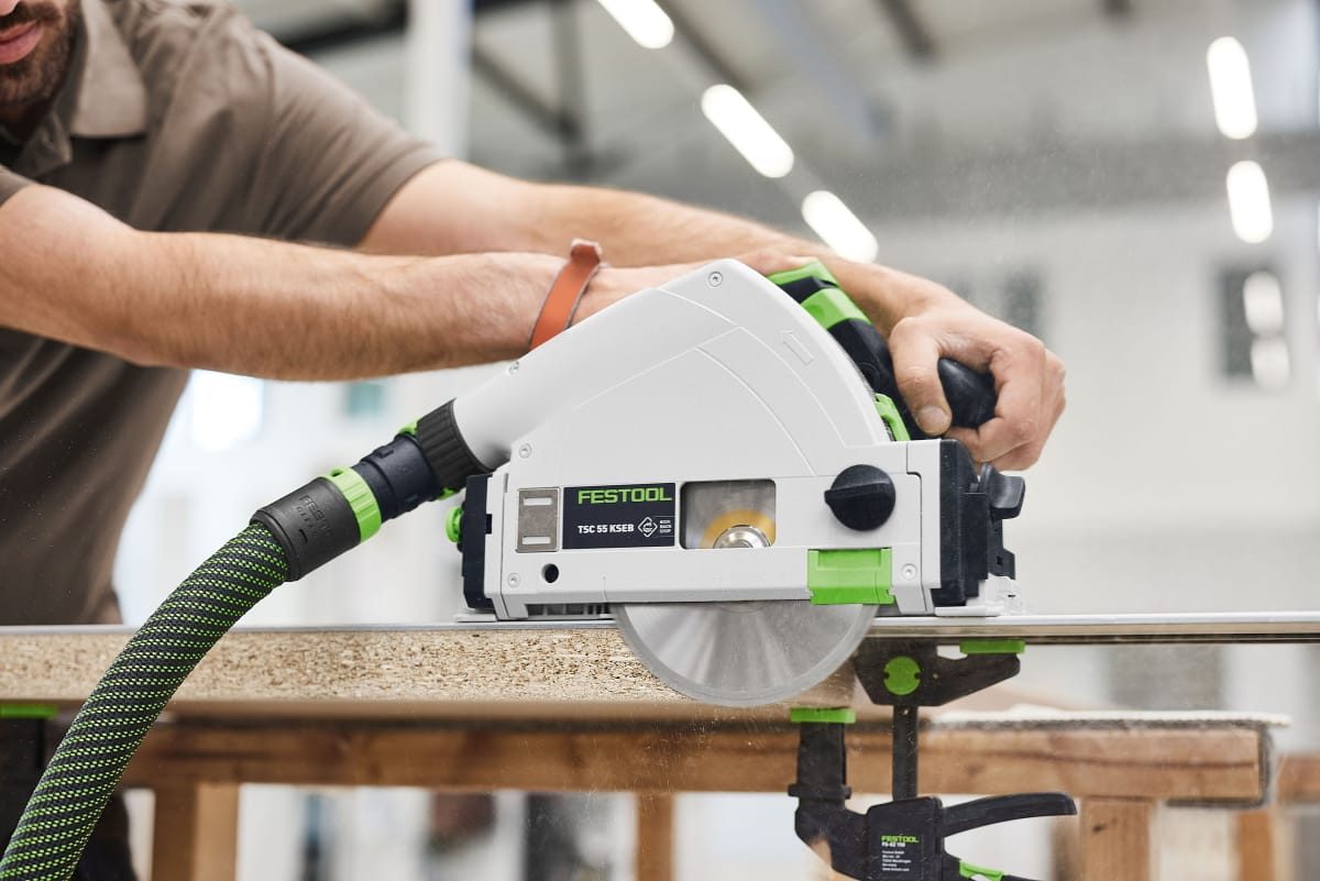 Festool TSC 55 KS: Leichtere Akku-Tauchsäge mit neuem Zubehör