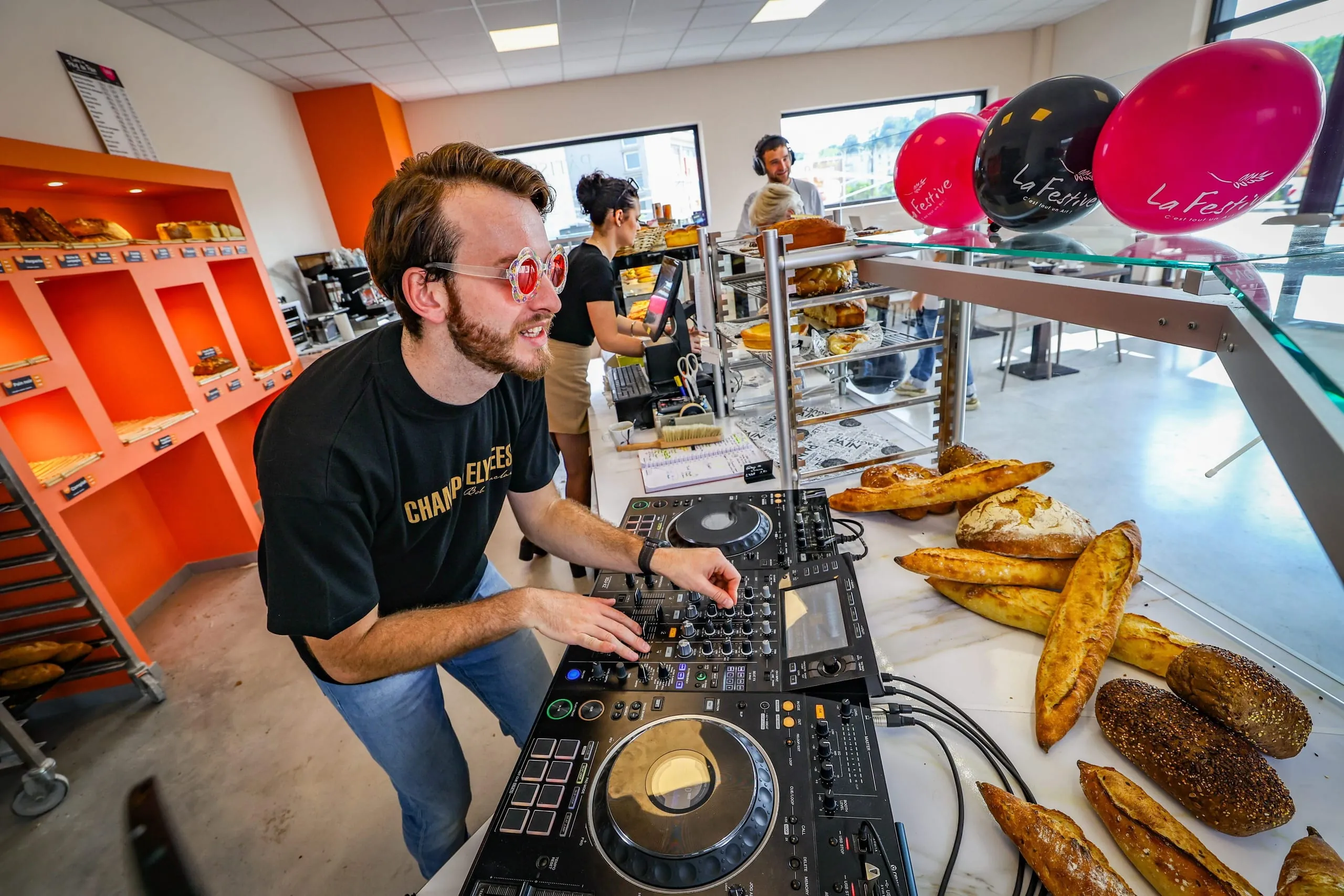 Bäckerei wird zur Disco: Frankreichs "DJ Baguette" legt auf