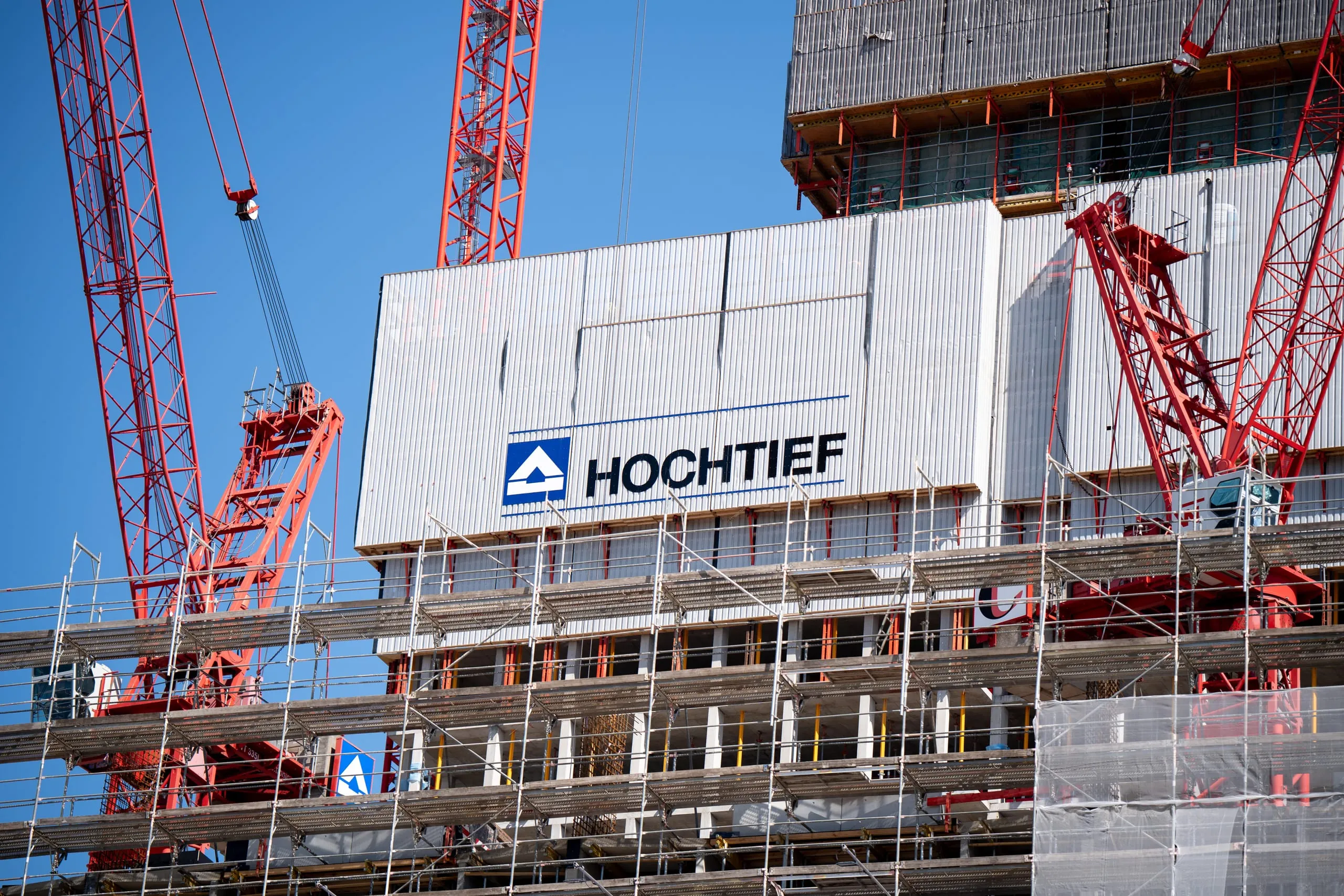 Bau-Riese Hochtief verdrängt Porsche