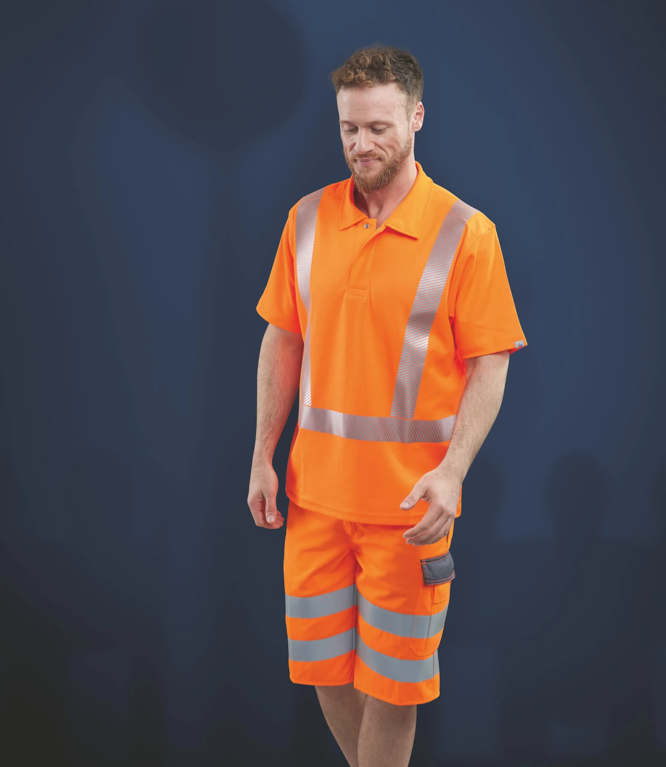 Auch für Handwerker, die bei ihren Einsätzen auf nach DIN EN ISO 20471 genormten Warnschutz angewiesen sind, gibt es im DBL Mietservice sommerliche Kollektionsteile, zum Beispiel Hi-Vis Comfort Shorts und das Hi-Vis Comfort T-Shirt mit UV-Schutz.