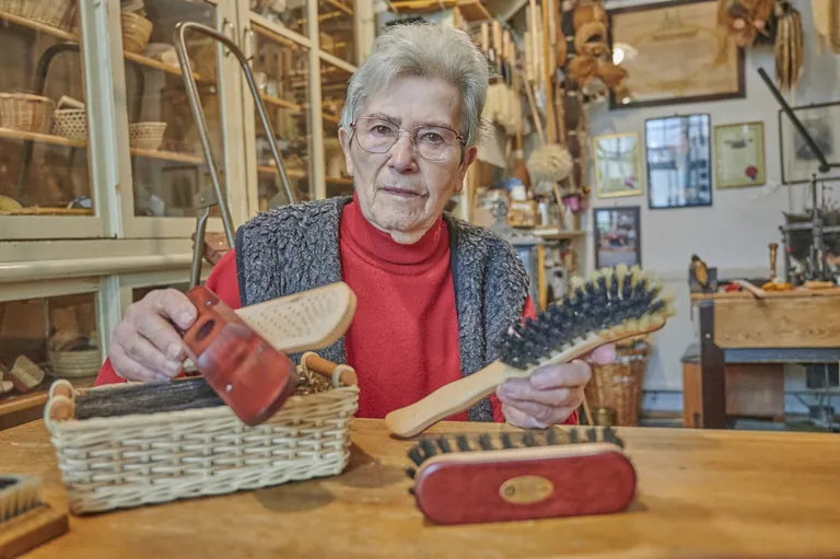 Bürstenmacherin Ursula Römer
