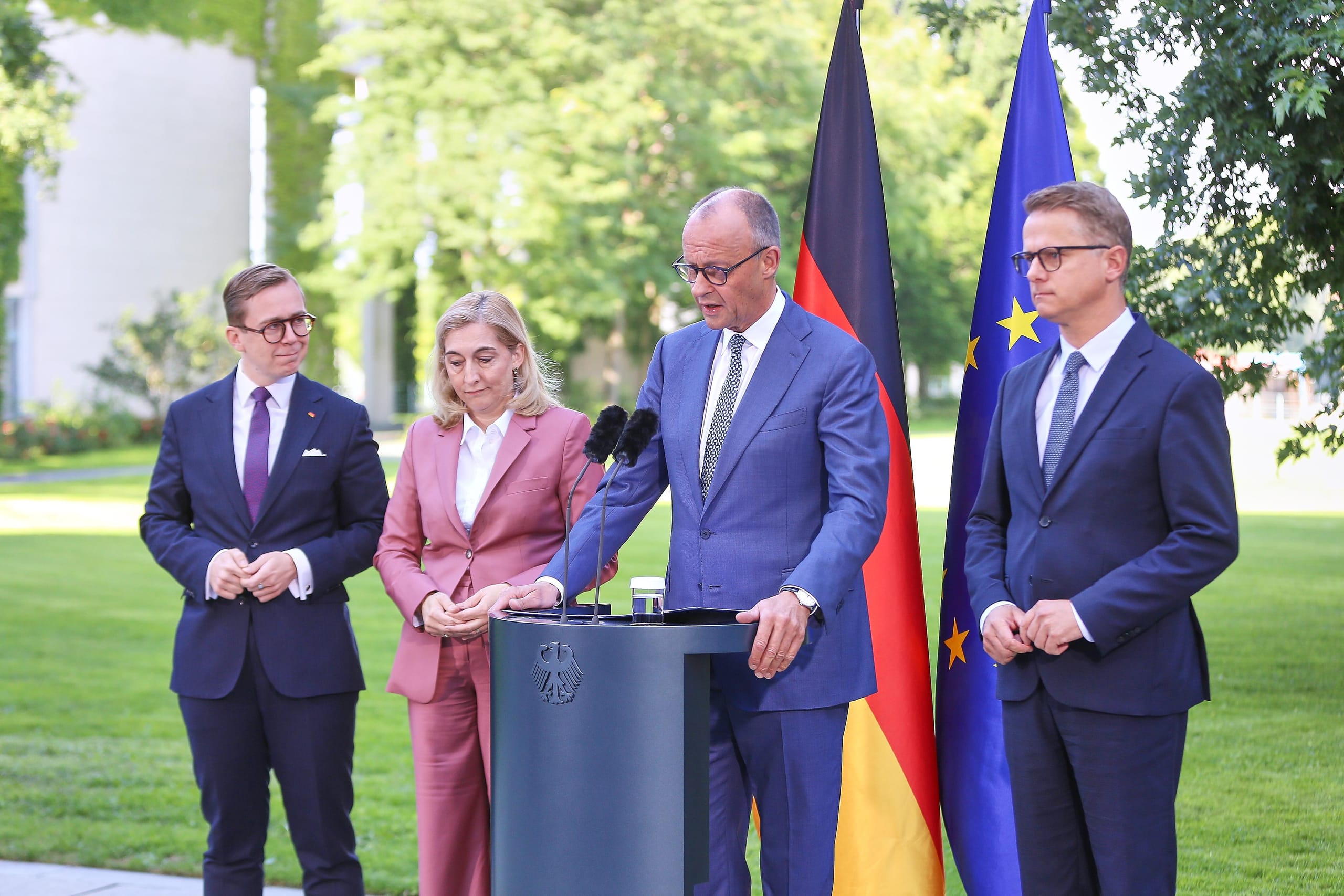 Merz baut Kabinett um – und kündigt weitere Schritte an