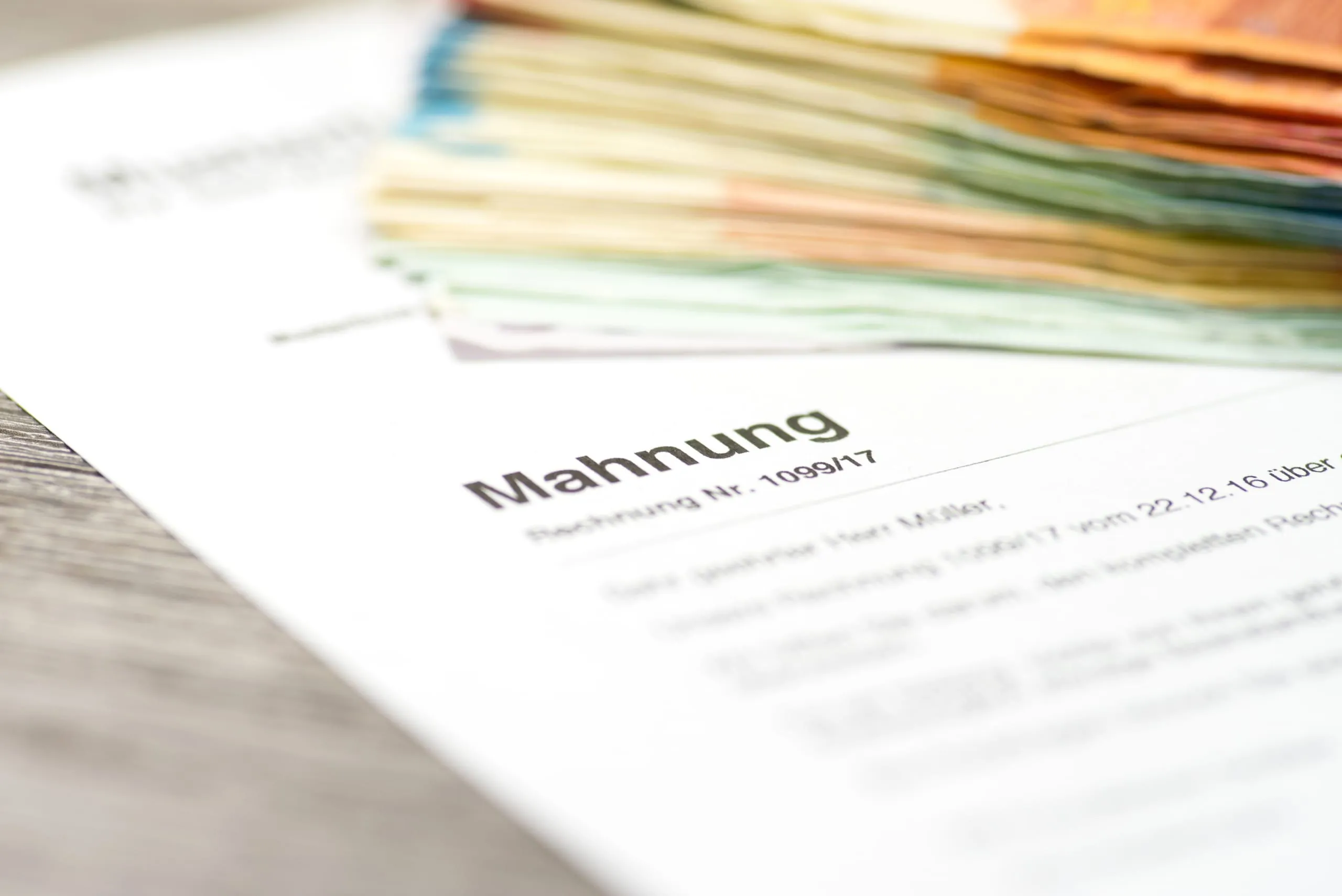 Säumige Kunden, leere Kasse: Wie Factoring Betrieben helfen kann