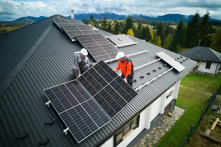 Einspeiseverg&uuml;tung soll sinken: 2026 k&ouml;nnte noch eine solare Sonderkonjunktur auf die Betriebe zukommen.
