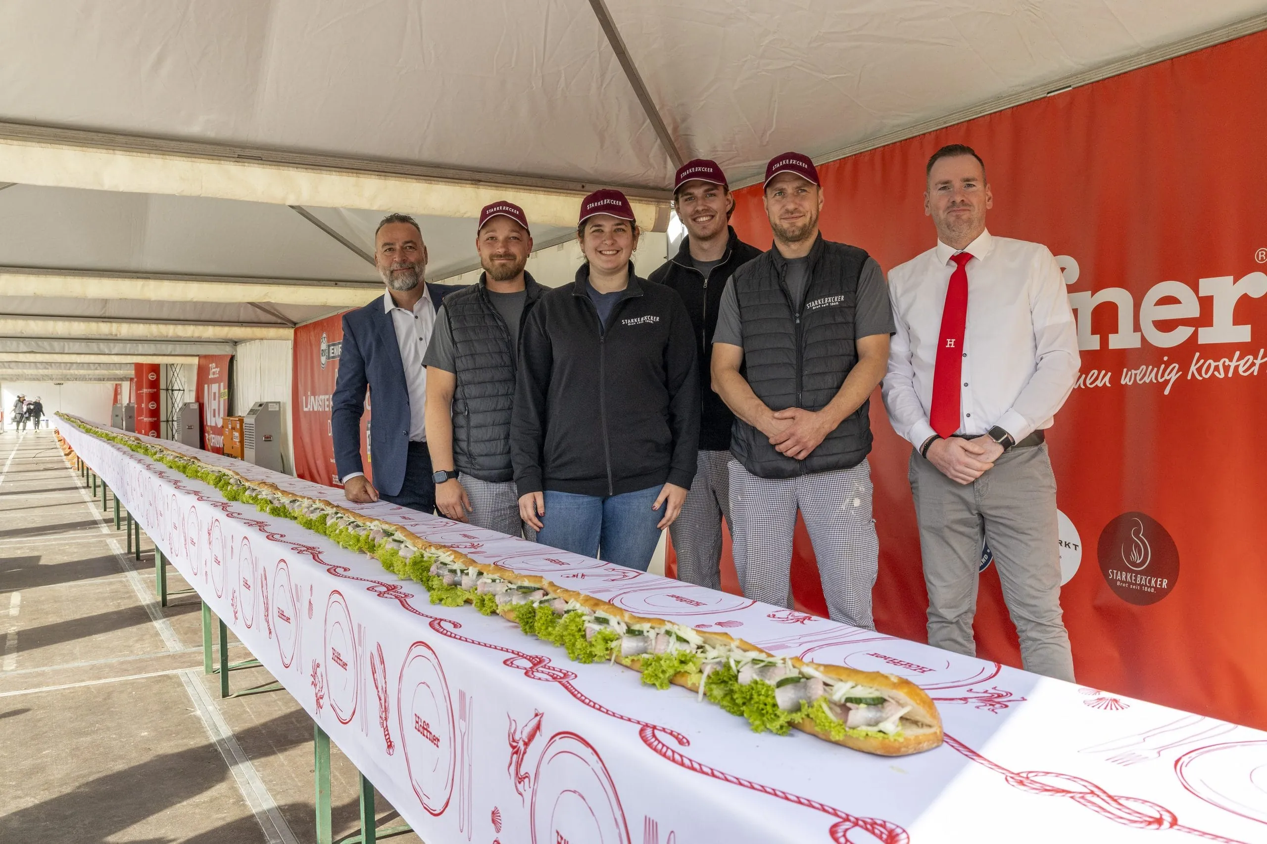 Bäcker "schweißen" 51,87-Meter-Fischbrötchen