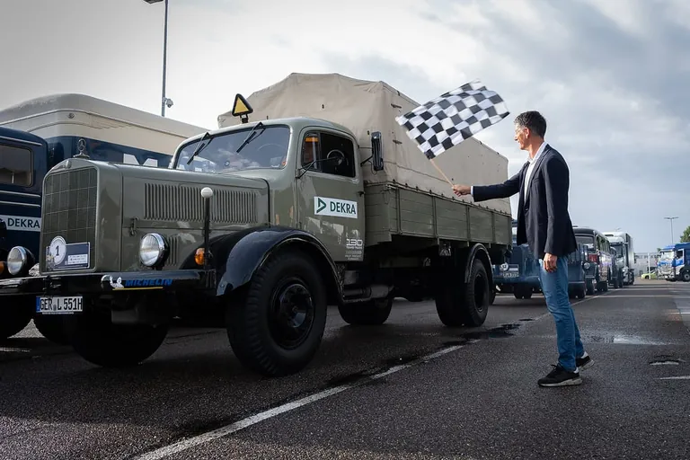 Start zur Deutschlandfahrt 2026 im Lkw-Werk Wörth